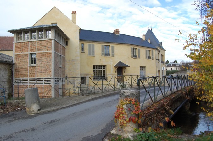 monastère Senlis façade rue