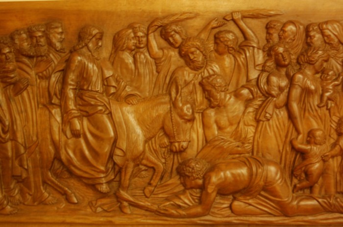 Rameaux-bas-relief-bois.jpg