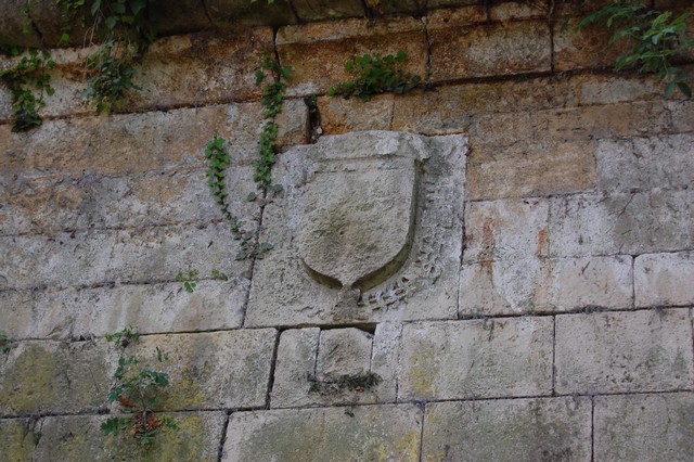 Senlis Bastion blason François1er martelé